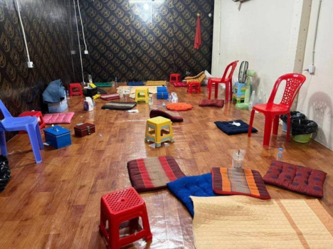 金边宪兵突袭森索区非法聚众赌博仓库 逮捕30人-柬之窗