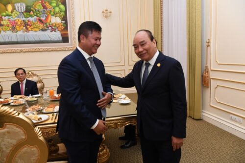 洪森与阮春福共进早餐,三个儿子共同出席(组图)-柬之窗