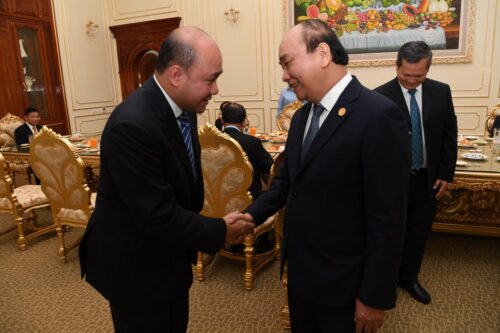 洪森与阮春福共进早餐,三个儿子共同出席(组图)-柬之窗