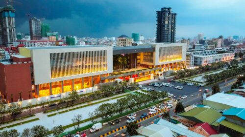 洪森要求电力公司研究是否有可能取消国防部 200 万美元的电费-柬之窗