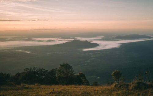 今年要去一趟奥拉山野营-柬之窗