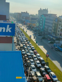 金边今日大堵车，汽车、摩托车堵了很久！-柬之窗