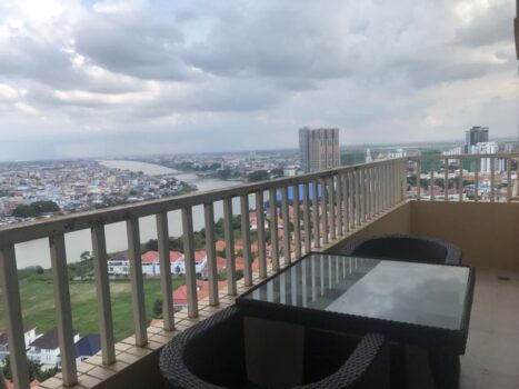 玫瑰公寓出租/ 出售 尺寸 260米 楼 26 卧室 4 浴室-柬之窗