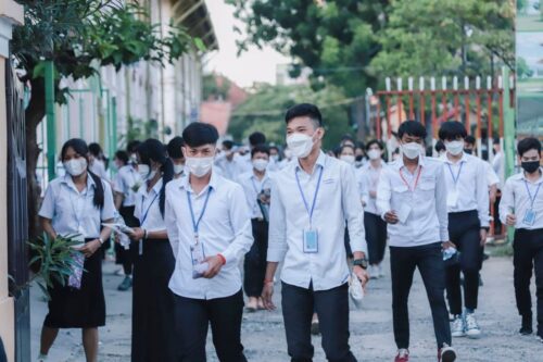 卫生部,在学校和工厂安排疫苗接种点,加快疫苗接种-柬之窗