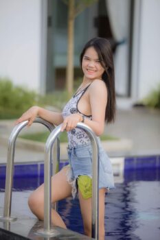 爱笑的女孩-柬之窗