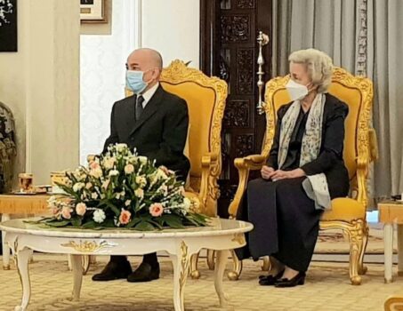 洪森总理和洪玛奈将军觐见国王和国母-柬之窗