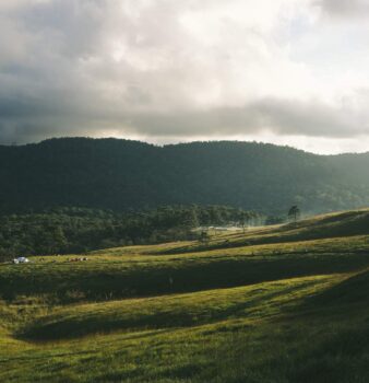 今年要去一趟奥拉山野营-柬之窗