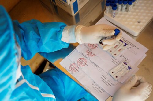 金边当局加强新冠预防,快速检测呈阳性不报者,将面临监禁与罚款-柬之窗