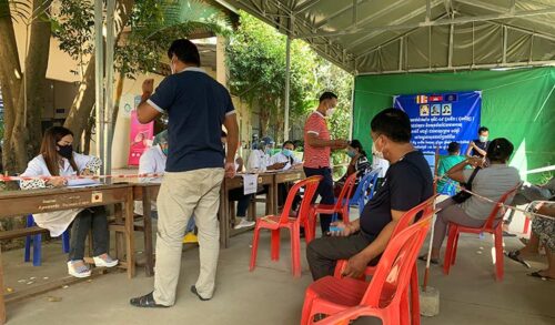 “不接种 没工作” 卫生部计划推行疫苗强制令-柬之窗