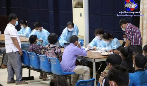 金边市全面启动第四剂加强针接种工作-柬之窗