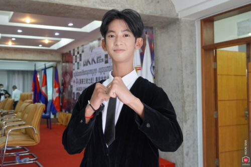 语言天才萨利呼吁支持《吴哥王者之战》中柬对抗赛-柬之窗