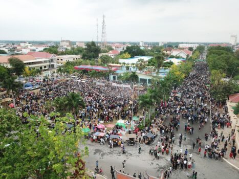 柬埔寨新年三天各省游客与宋干场面大比拼-柬之窗