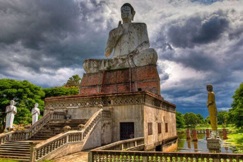 柬埔寨最大的佛像在马德望-柬之窗