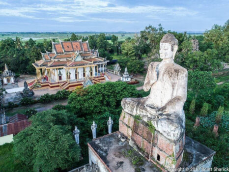 柬埔寨最大的佛像在马德望-柬之窗