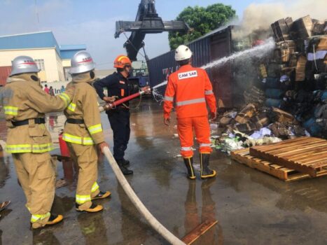 来自中国的一个物流集装箱今早起火 ，有你的货物吗？-柬之窗