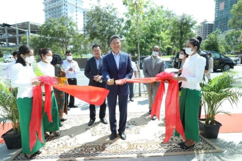西哈努克市公共服务中心及电动汽车充电站正式启用-柬之窗