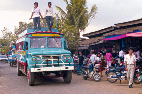 柬埔寨80和90年代的公共汽车(图集)-柬之窗