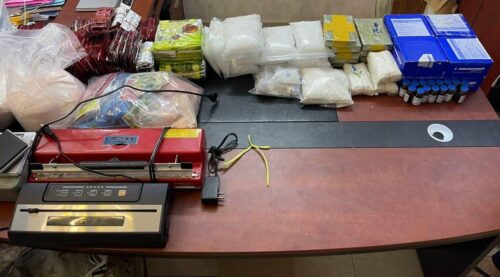 逮捕3名中国人,缴获100公斤毒品用品-柬之窗