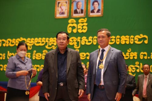 洪森要求美国回应扔鞋事件-柬之窗