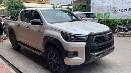 后视镜被撞索赔5万美元,当场撕掉100元美钞-柬之窗