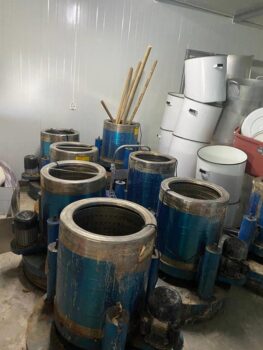 捣毁制毒工厂缴获1.4吨毒品与11吨原料-柬之窗