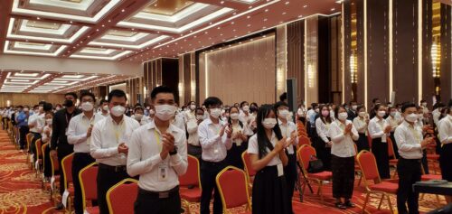 洪森会见1753高考成绩A级学生颁发奖励-柬之窗