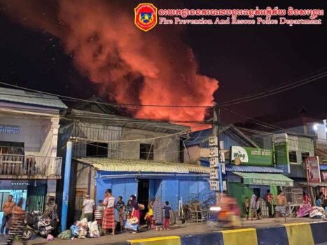 昨夜雷西郊发生火灾，18座房屋被烧毁-柬之窗