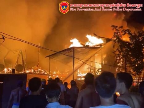 昨夜雷西郊发生火灾，18座房屋被烧毁-柬之窗