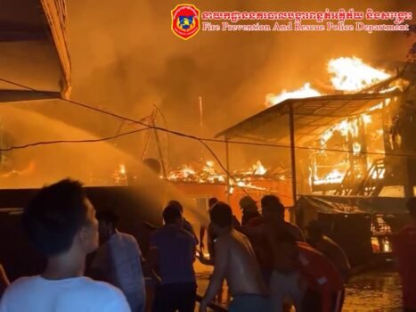 昨夜雷西郊发生火灾，18座房屋被烧毁-柬之窗