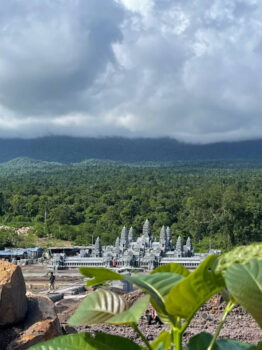 贡布省建造的吴哥窟小型复刻版-柬之窗