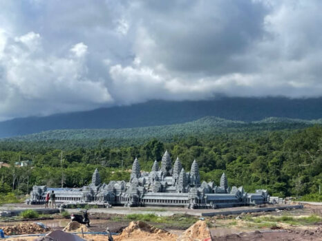 贡布省建造的吴哥窟小型复刻版-柬之窗