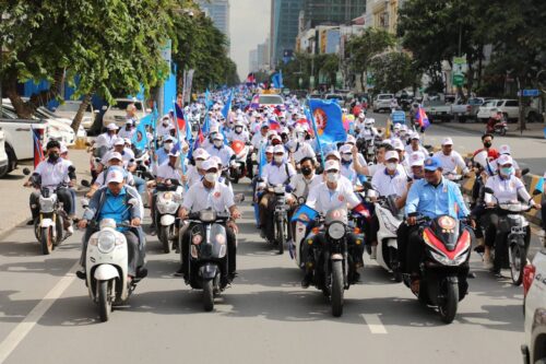 选举活动闭幕日,三大政党逐鹿金边游行宣传-柬之窗