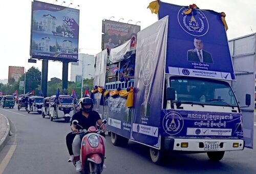 选举活动闭幕日,三大政党逐鹿金边游行宣传-柬之窗