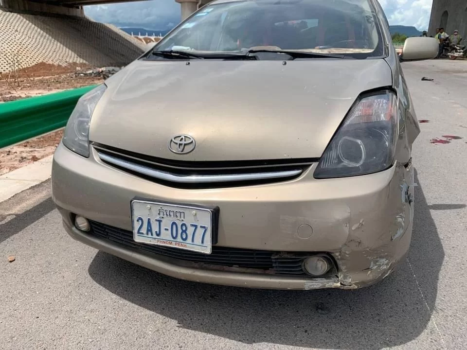 金边-西哈努克高速公路第二起交通事故致一男子重伤-柬之窗