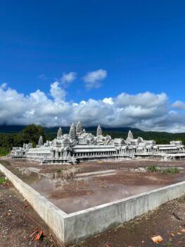 贡布省建造的吴哥窟小型复刻版-柬之窗