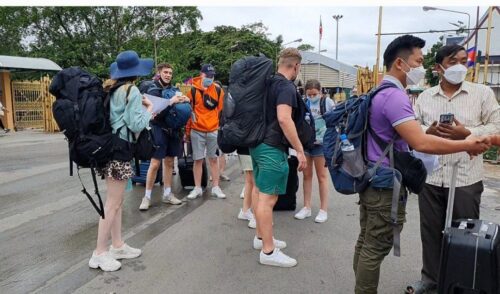 波贝国际口岸跨境游客开始恢复正常-柬之窗