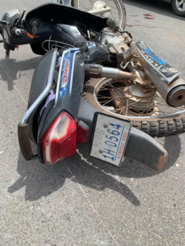 金边-西哈努克高速公路第二起交通事故致一男子重伤-柬之窗