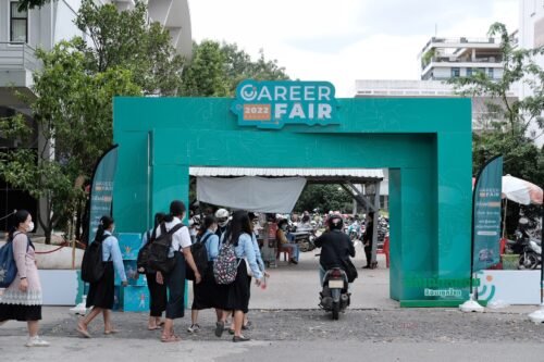 柬埔寨线下人才招聘会组图-柬之窗