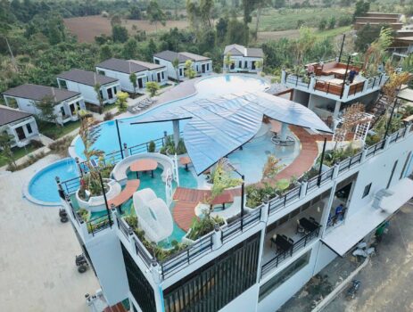 菩萨省1500山上耗资百万打造的度假村-柬之窗