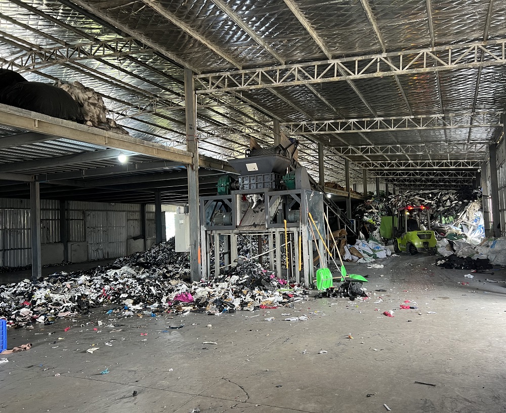 柬埔寨知名品牌纺织废料当燃料，致使柬工人受损
